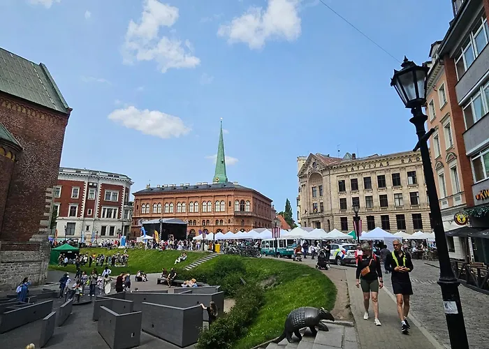 Апартаменты The Famous Latvians *