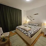 The Famous Latvians Apartman Riga