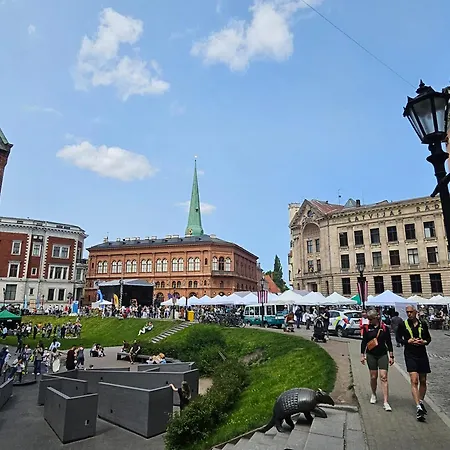 Апартаменти The Famous Latvians *